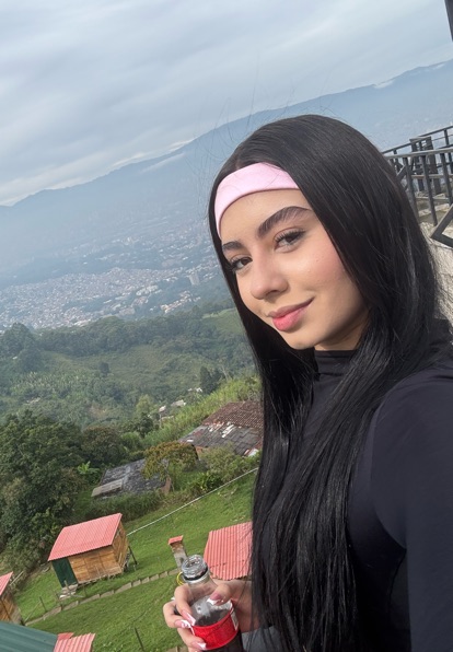 Salome from Colombia on ChatLive