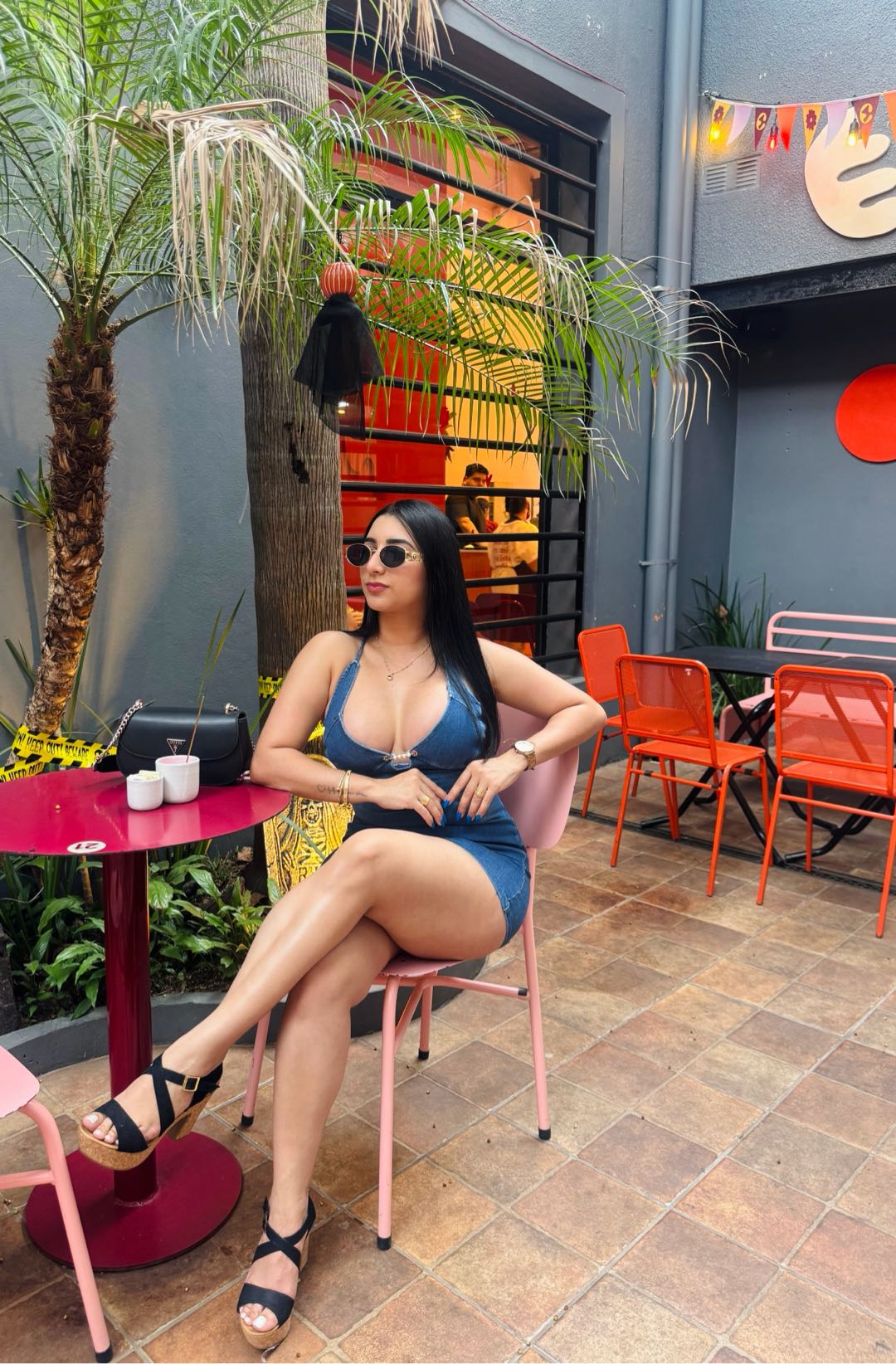 Coral from Argentina — live on ChatLive
